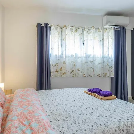 Апартаменти Inftour Cristina 1 *